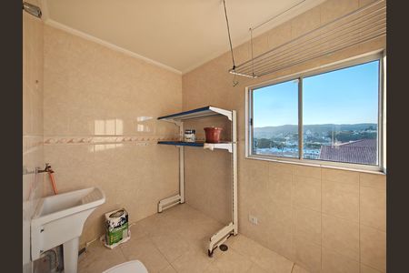 Casa à venda com 244m², 6 quartos e 6 vagas Casa à venda com 244m², 6 quartos e 6 vagasCasa 2 - Área de Serviço