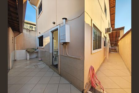 Casa à venda com 244m², 6 quartos e 6 vagas Casa à venda com 244m², 6 quartos e 6 vagasQuintal