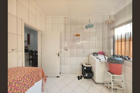 Casa à venda com 244m², 6 quartos e 6 vagas Casa à venda com 244m², 6 quartos e 6 vagasÁrea de Serviço