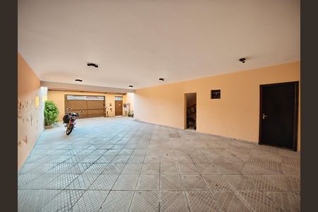 Casa à venda com 244m², 6 quartos e 6 vagas Casa à venda com 244m², 6 quartos e 6 vagasGaragem