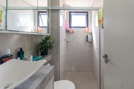 Banheiro de apartamento para alugar com 2 quartos, 41m² em Metalúrgicos, Osasco