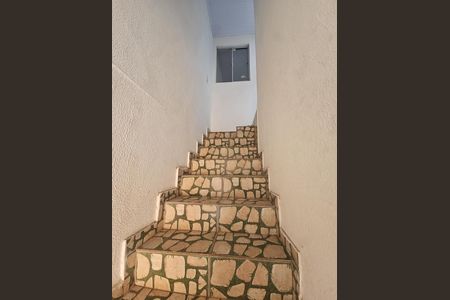 Casa para alugar com 60m², 1 quarto e sem vaga Casa para alugar com 60m², 1 quarto e sem vagaEscada