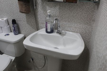 Banheiro Social de apartamento à venda com 2 quartos, 75m² em Taquara, Rio de Janeiro
