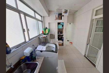 Apartamento à venda com 300m², 4 quartos e 2 vagas Apartamento à venda com 300m², 4 quartos e 2 vagasÁrea de serviço