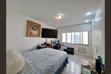 Apartamento à venda com 300m², 4 quartos e 2 vagas Apartamento à venda com 300m², 4 quartos e 2 vagasQuarto 1