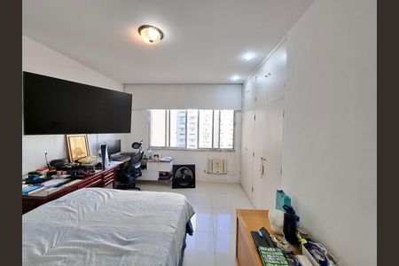 Apartamento à venda com 300m², 4 quartos e 2 vagas Apartamento à venda com 300m², 4 quartos e 2 vagasQuarto 1