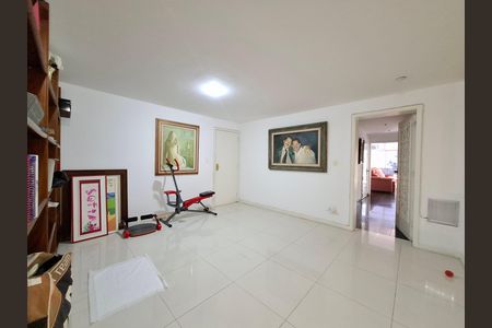 Apartamento à venda com 300m², 4 quartos e 2 vagas Apartamento à venda com 300m², 4 quartos e 2 vagasSala de jantar