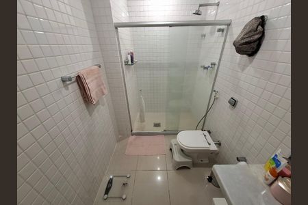 Apartamento à venda com 300m², 4 quartos e 2 vagas Apartamento à venda com 300m², 4 quartos e 2 vagasBanheiro 2