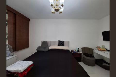 Apartamento à venda com 300m², 4 quartos e 2 vagas Apartamento à venda com 300m², 4 quartos e 2 vagasSuíte