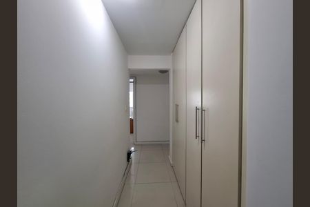 Apartamento à venda com 300m², 4 quartos e 2 vagas Apartamento à venda com 300m², 4 quartos e 2 vagasCorredor