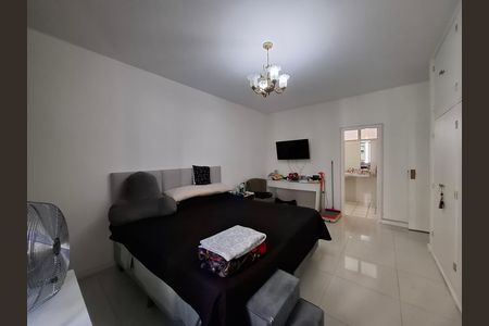 Apartamento à venda com 300m², 4 quartos e 2 vagas Apartamento à venda com 300m², 4 quartos e 2 vagasSuíte