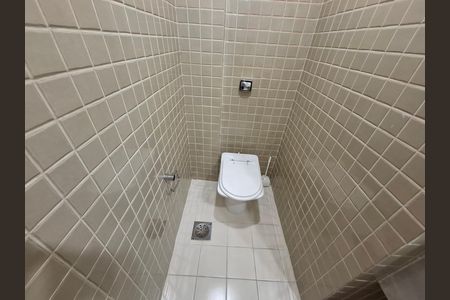 Apartamento à venda com 300m², 4 quartos e 2 vagas Apartamento à venda com 300m², 4 quartos e 2 vagasLavabo