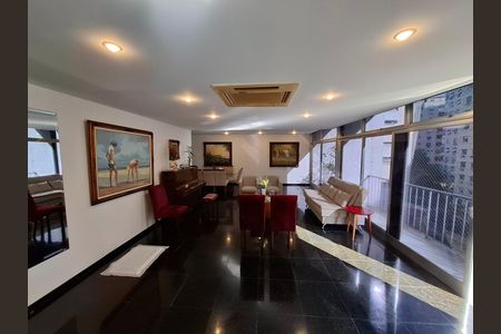 Apartamento à venda com 300m², 4 quartos e 2 vagas Apartamento à venda com 300m², 4 quartos e 2 vagasSala
