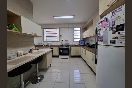 Apartamento à venda com 300m², 4 quartos e 2 vagas Apartamento à venda com 300m², 4 quartos e 2 vagasCozinha