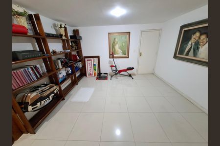 Apartamento à venda com 300m², 4 quartos e 2 vagas Apartamento à venda com 300m², 4 quartos e 2 vagasSala de jantar