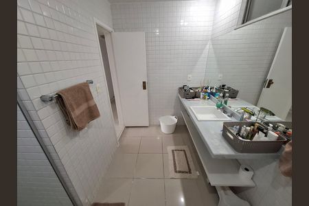 Apartamento à venda com 300m², 4 quartos e 2 vagas Apartamento à venda com 300m², 4 quartos e 2 vagasBanheiro