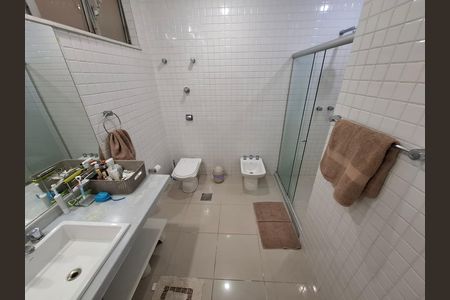 Apartamento à venda com 300m², 4 quartos e 2 vagas Apartamento à venda com 300m², 4 quartos e 2 vagasBanheiro
