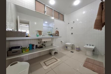 Apartamento à venda com 300m², 4 quartos e 2 vagas Apartamento à venda com 300m², 4 quartos e 2 vagasBanheiro