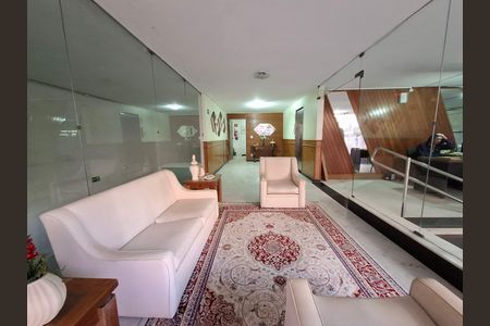 Apartamento à venda com 300m², 4 quartos e 2 vagas Apartamento à venda com 300m², 4 quartos e 2 vagasHall de entrada