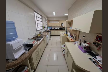 Apartamento à venda com 300m², 4 quartos e 2 vagas Apartamento à venda com 300m², 4 quartos e 2 vagasCozinha