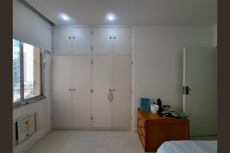 Apartamento à venda com 300m², 4 quartos e 2 vagas Apartamento à venda com 300m², 4 quartos e 2 vagasQuarto 1