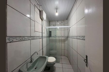 Banheiro de kitnet/studio para alugar com 1 quarto, 50m² em Harmonia, Canoas