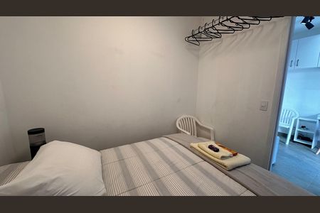 Quarto de kitnet/studio para alugar com 1 quarto, 30m² em Campo Belo, São Paulo