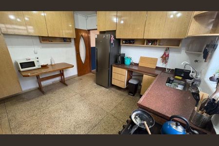 Casa à venda com 180m², 4 quartos e 2 vagas