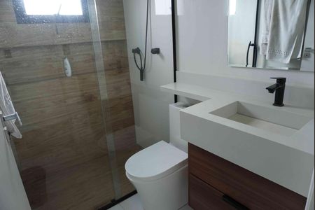 Banheiro da Suíte de casa de condomínio à venda com 3 quartos, 150m² em Alphaville, Santana de Parnaíba