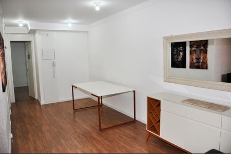 Apartamento para alugar com 65m², 2 quartos e 1 vaga Apartamento para alugar com 65m², 2 quartos e 1 vagaDetalhe - Sala e Sala de Jantar