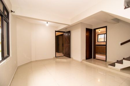 Casa de Condomínio à venda com 4 quartos, 178m² em Uberaba, Curitiba