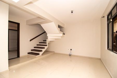 Casa de condomínio para alugar com 178m², 4 quartos e 2 vagas Casa de condomínio para alugar com 178m², 4 quartos e 2 vagasSala