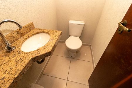 Lavabo de casa de condomínio à venda com 4 quartos, 178m² em Uberaba, Curitiba