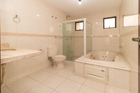 Casa de condomínio para alugar com 178m², 4 quartos e 2 vagas Casa de condomínio para alugar com 178m², 4 quartos e 2 vagasBanheiro da Suíte
