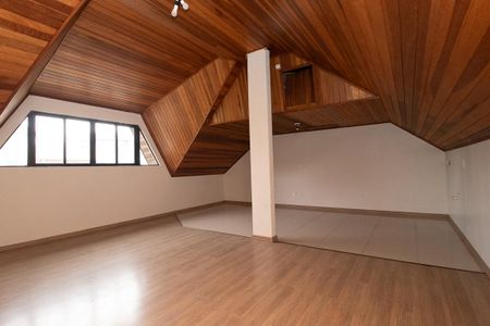 Casa de condomínio para alugar com 178m², 4 quartos e 2 vagas Casa de condomínio para alugar com 178m², 4 quartos e 2 vagasSala de TV
