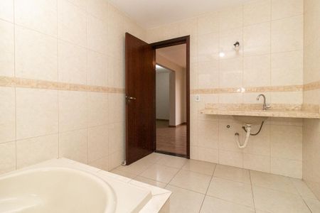 Casa de condomínio para alugar com 178m², 4 quartos e 2 vagas Casa de condomínio para alugar com 178m², 4 quartos e 2 vagasBanheiro da Suíte