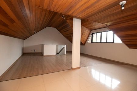 Casa de condomínio para alugar com 178m², 4 quartos e 2 vagas Casa de condomínio para alugar com 178m², 4 quartos e 2 vagasSala de TV