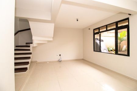 Casa de condomínio para alugar com 178m², 4 quartos e 2 vagas Casa de condomínio para alugar com 178m², 4 quartos e 2 vagasSala