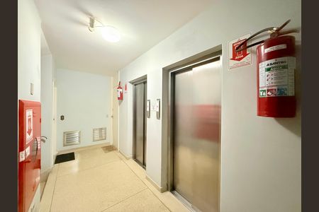 Apartamento à venda com 60m², 2 quartos e 1 vaga Apartamento à venda com 60m², 2 quartos e 1 vagaHall Apartamento