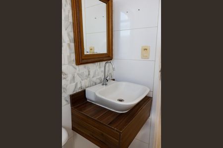 Banheiro de apartamento para alugar com 2 quartos, 44m² em Santa Maria, Osasco