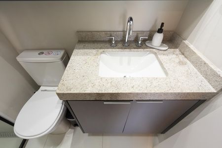 Banheiro de kitnet/studio à venda com 1 quarto, 27m² em Vila Nova Conceição, São Paulo