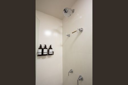 Banheiro de kitnet/studio à venda com 1 quarto, 27m² em Vila Nova Conceição, São Paulo