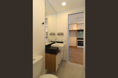 Banheiro de apartamento para alugar com 1 quarto, 28m² em Pinheiros, São Paulo