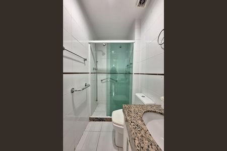 Banheiro 2 de apartamento para alugar com 2 quartos, 62m² em Jardim Primavera, Duque de Caxias
