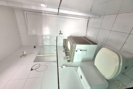 Banheiro de apartamento para alugar com 2 quartos, 62m² em Jardim Primavera, Duque de Caxias