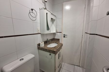 Banheiro 2 de apartamento para alugar com 2 quartos, 62m² em Jardim Primavera, Duque de Caxias