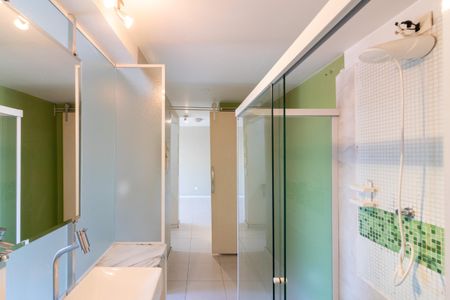 Banheiro de apartamento à venda com 1 quarto, 56m² em Vila Olímpia, São Paulo