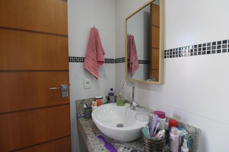 Casa de condomínio à venda com 129m², 3 quartos e 1 vagaBanheiro da suíte 3