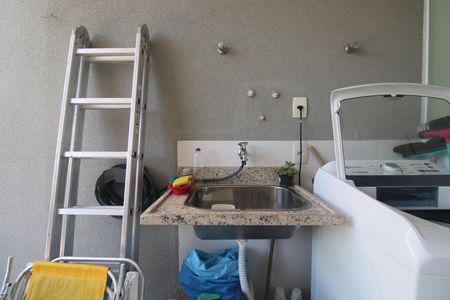 Casa de condomínio à venda com 129m², 3 quartos e 1 vagaÁrea de serviço