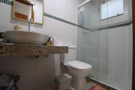 Casa de condomínio à venda com 129m², 3 quartos e 1 vagaBanheiro da suíte 2